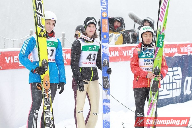 064 Irina Avvakumova, Coline Mattel, Sara Takanashi